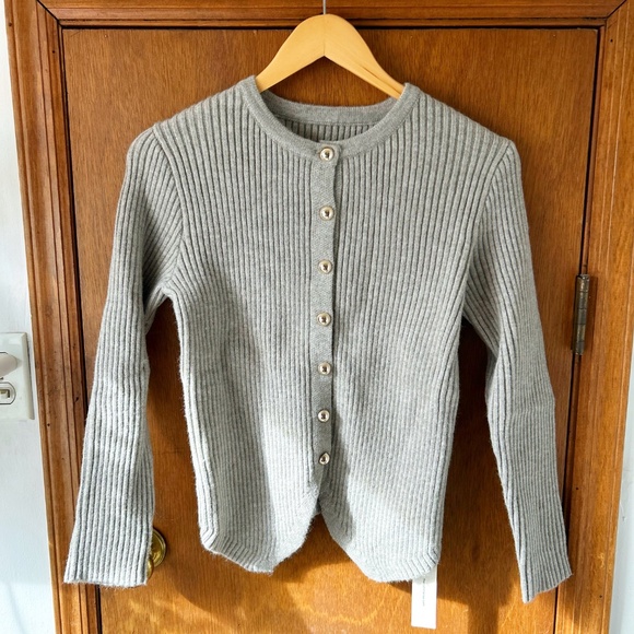 Commense Sweater - Picture 3 of 4
